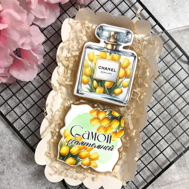 Набор имбирных пряников "Духи" (самой обаятельной) Набор имбирных пряников "Духи" (самой обаятельной)