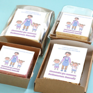 Торт-открытка "Нянечка с детьми"