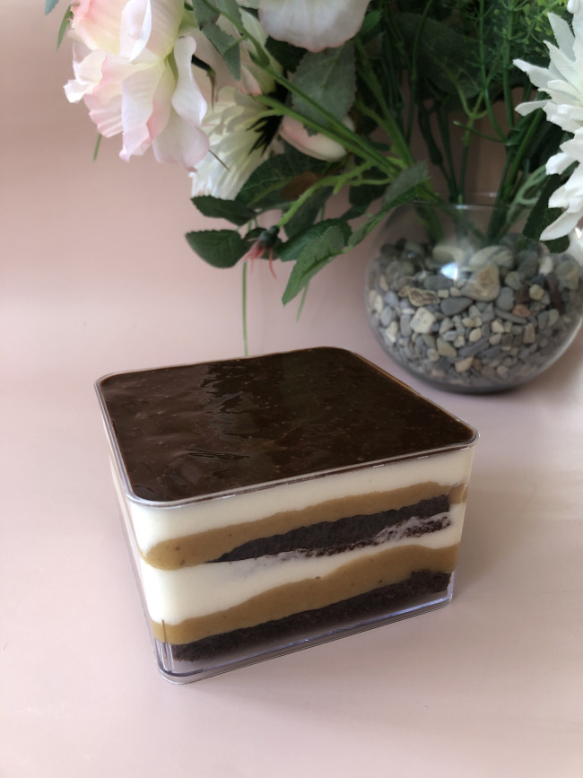 Бенто-торт в боксе Лакомка (банан/карамель)