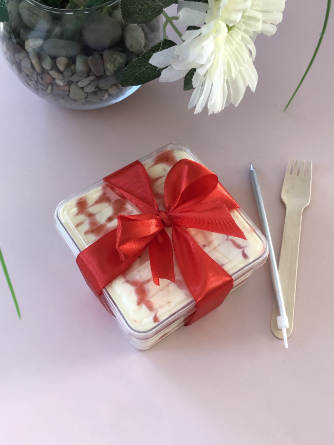 Бенто-торт в боксе "Клубничный тирамису" 