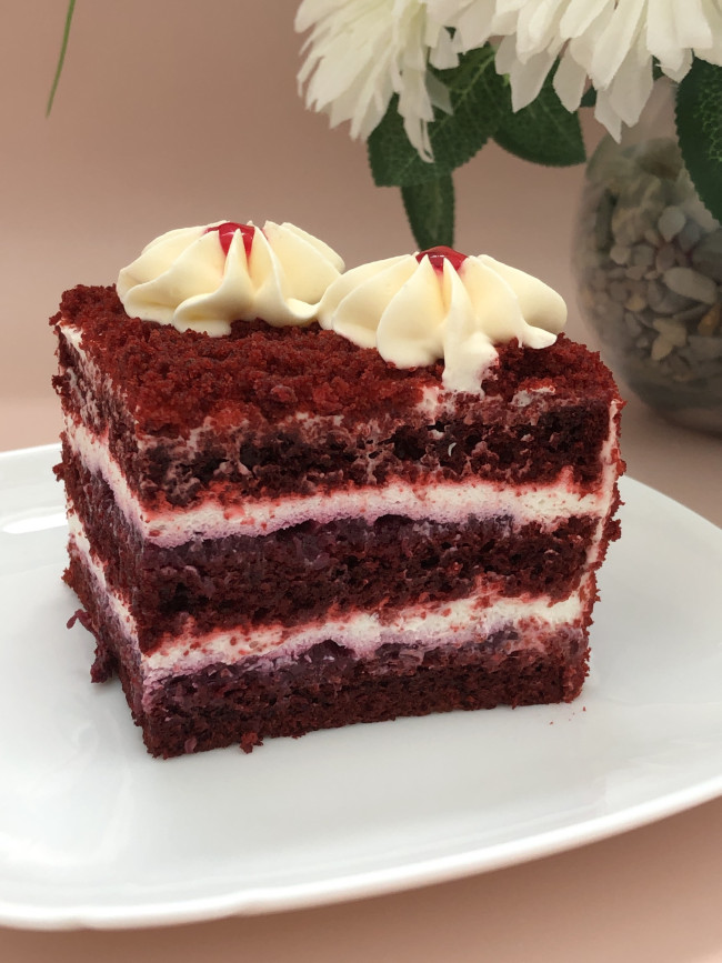 Торт  "Красный бархат с вишней", 1 кг