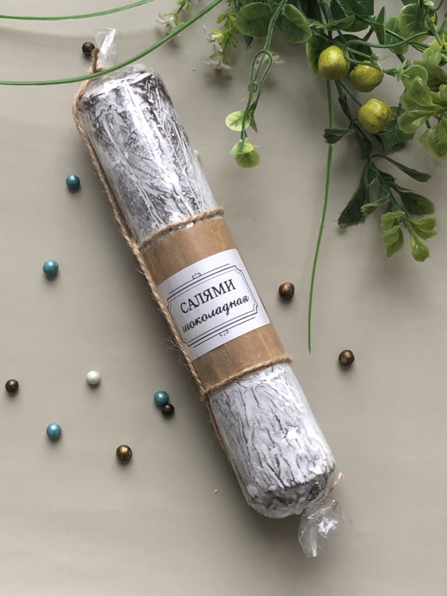 Подарочный набор сладостей "Ножки KFS и Салями"