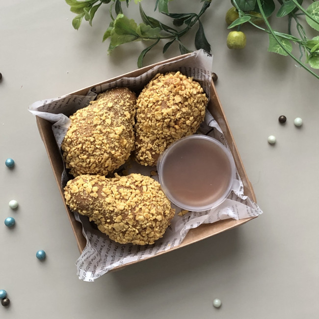 Подарочный набор сладостей "Ножки KFS и Салями"