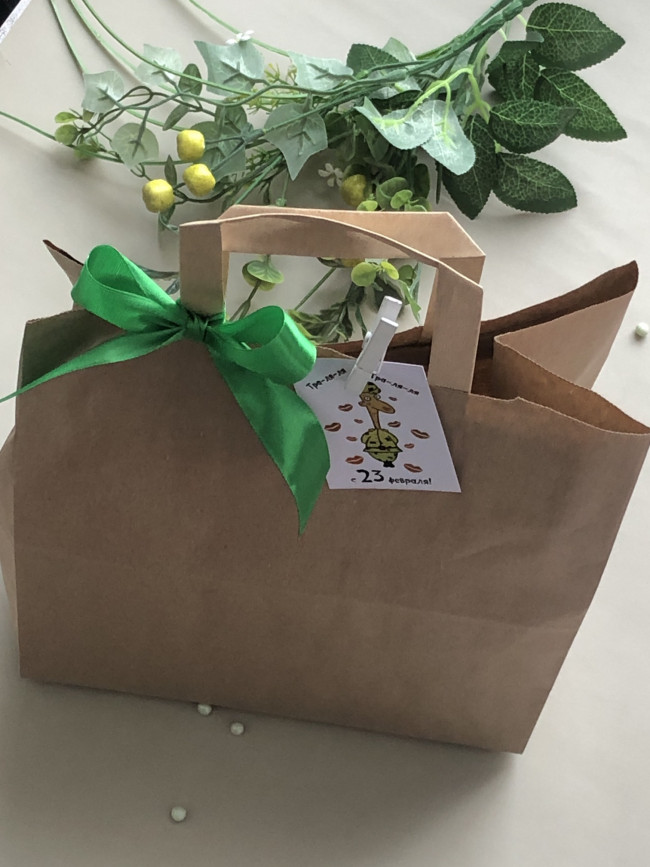 Подарочный набор сладостей "Ножки KFS и Салями"