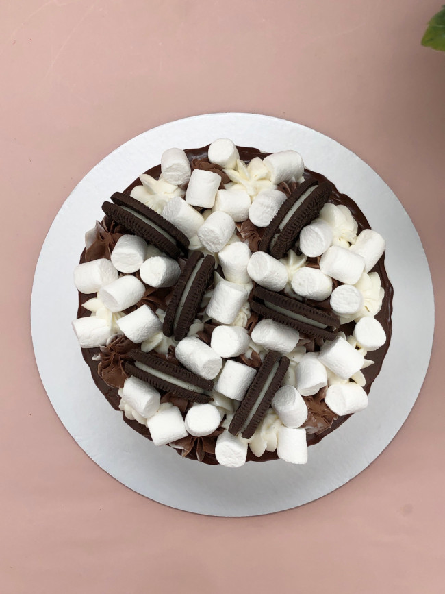 Торт со сладостями