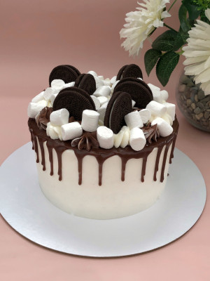 Торт со сладостями