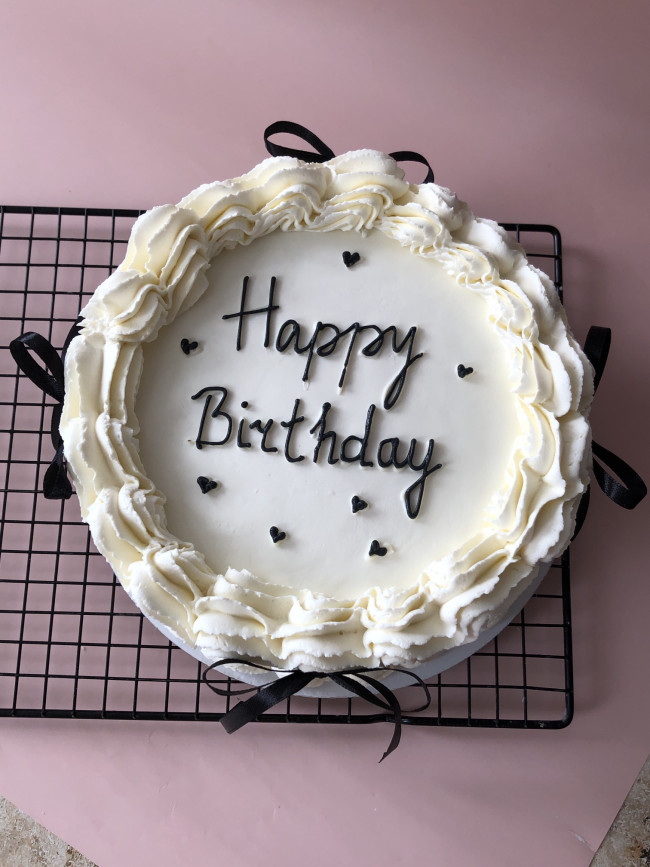 Торт Ламбет (черный контур)