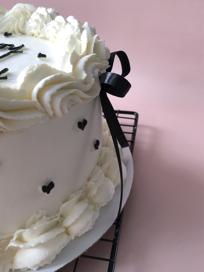 Торт Ламбет (черный контур)