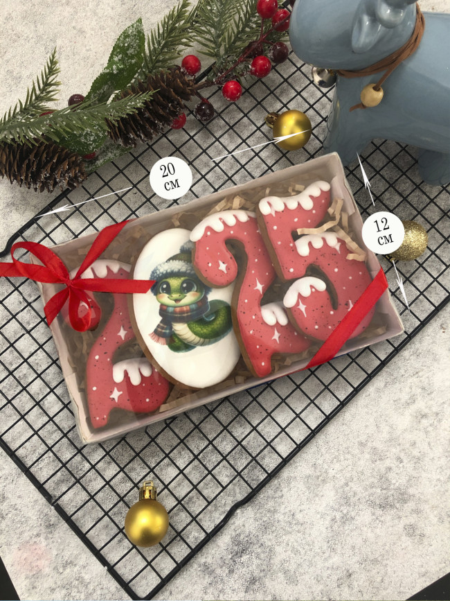 Набор имбирных пряников "2025", красный