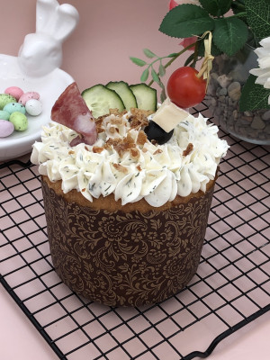 Гастро кулич с ветчиной, маслинами и сыром Бри